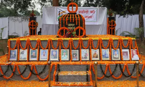 पुलिस स्मृति दिवस : कर्तव्य परायण में शहीद हुए जवानों को स्मरण कर अर्पित की गई श्रद्धांजलि पुलिस स्मृति दिवस : कर्तव्य परायण में शहीद हुए जवानों को स्मरण कर अर्पित की गई श्रद्धांजलि
