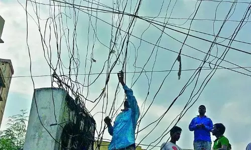 Samalkot में मां-बेटे की करंट लगने से मौत Samalkot में मां-बेटे की करंट लगने से मौत