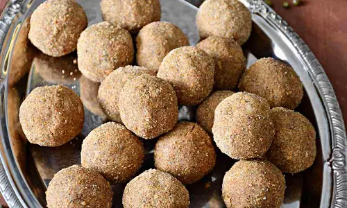 Moong Dal लड्डू रेसिपी