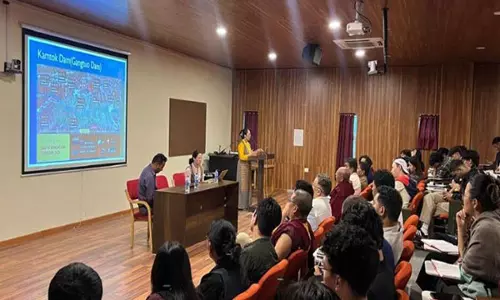 Bengaluru: चीन के बढ़ते दबाव के बीच तिब्बती अधिकारों के लिए वैश्विक कार्रवाई का आग्रह करने वाले पैनलिस्ट Bengaluru: चीन के बढ़ते दबाव के बीच तिब्बती अधिकारों के लिए वैश्विक कार्रवाई का आग्रह करने वाले पैनलिस्ट