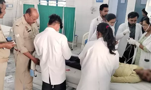 Moradabad:  बैंक कर्मचारी संदिग्ध परिस्थितियों में बेहोश मिला  ,अस्पताल में भर्ती