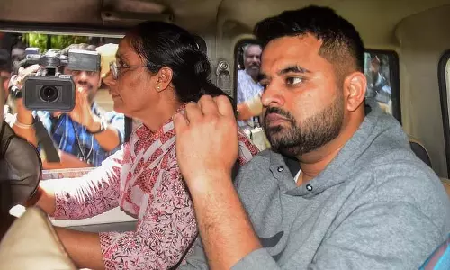 Karnataka HC ने बलात्कार मामले में प्रज्वल रेवन्ना की जमानत याचिका खारिज Karnataka HC ने बलात्कार मामले में प्रज्वल रेवन्ना की जमानत याचिका खारिज