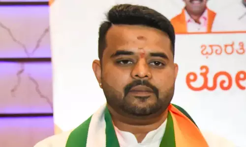 बलात्कार मामले में निलंबित JD(S) नेता प्रज्वल रेवन्ना की जमानत याचिका खारिज बलात्कार मामले में निलंबित JD(S) नेता प्रज्वल रेवन्ना की जमानत याचिका खारिज