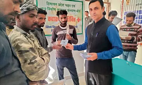 Himachal: श्रम कल्याण विभाग द्वारा निःशुल्क चिकित्सा शिविर का आयोजन