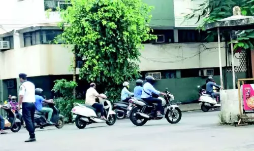 GOA: कठिन परिस्थितियों में काम कर रहे यातायात पुलिसकर्मी GOA: कठिन परिस्थितियों में काम कर रहे यातायात पुलिसकर्मी