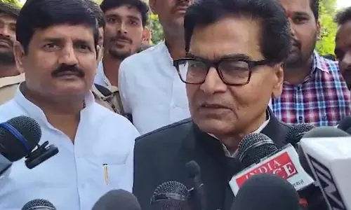 विवाद में फंस गए सांसद, कैमरे के सामने चीफ जस्टिस के लिए कहे ऐसे शब्द...