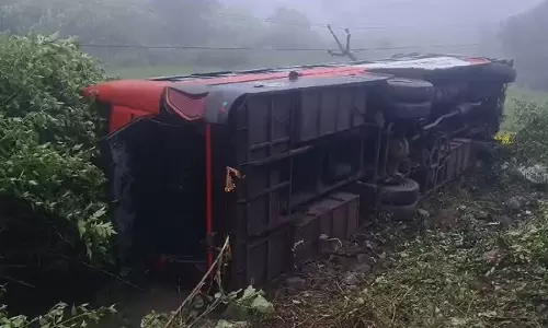 Gajapati जिले में यात्री बस और पिकअप वैन के बीच टक्कर, 20 लोग घायल, 14 की हालत गंभीर Gajapati जिले में यात्री बस और पिकअप वैन के बीच टक्कर, 20 लोग घायल, 14 की हालत गंभीर