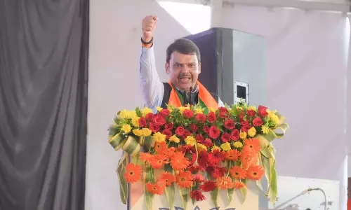 Devendra Fadnavis ने वोटबैंक की राजनीति के लिए कांग्रेस, सपा पर निशाना साधा Devendra Fadnavis ने वोटबैंक की राजनीति के लिए कांग्रेस, सपा पर निशाना साधा