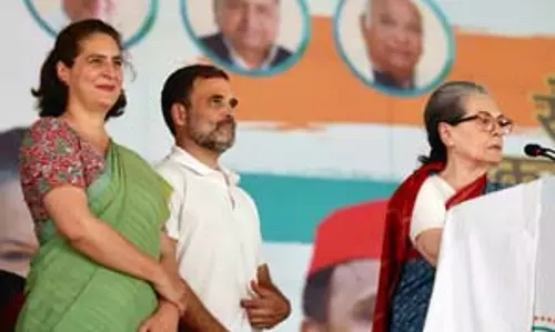 Kerala Bypolls: नामांकन दाखिल करने के लिए प्रियंका के साथ वायनाड जाएंगी सोनिया