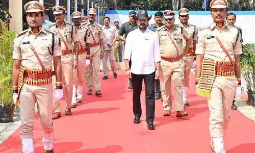 विरोध प्रदर्शनों के बीच Revanth Reddy ने कानून और व्यवस्था बनाए रखने पर जोर दिया विरोध प्रदर्शनों के बीच Revanth Reddy ने कानून और व्यवस्था बनाए रखने पर जोर दिया