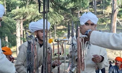 Jammu: छह महीने तक चलने वाला नाग उत्सव मालचा अनुष्ठान के साथ समाप्त हुआ Jammu: छह महीने तक चलने वाला नाग उत्सव मालचा अनुष्ठान के साथ समाप्त हुआ