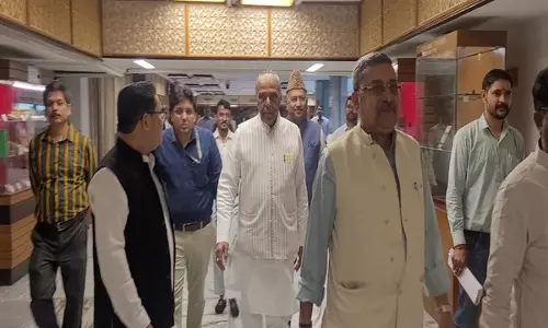 वक्फ बिल पर JPC की बैठक में तीखी नोकझोंक: विपक्ष ने सरकार पर लगाया ये आरोप वक्फ बिल पर JPC की बैठक में तीखी नोकझोंक: विपक्ष ने सरकार पर लगाया ये आरोप