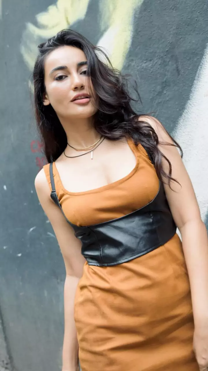 सुरभि ज्योति का सिज़लिंग लुक