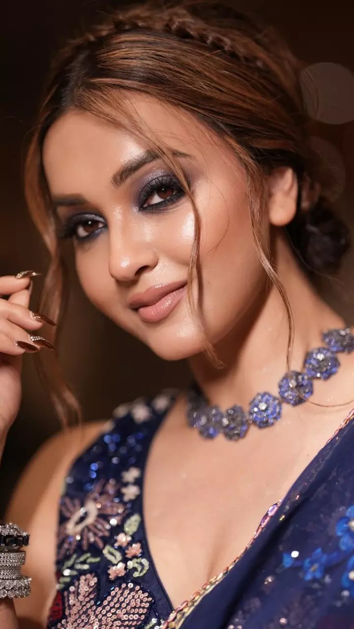 कौशानी का सिज़लिंग लुक