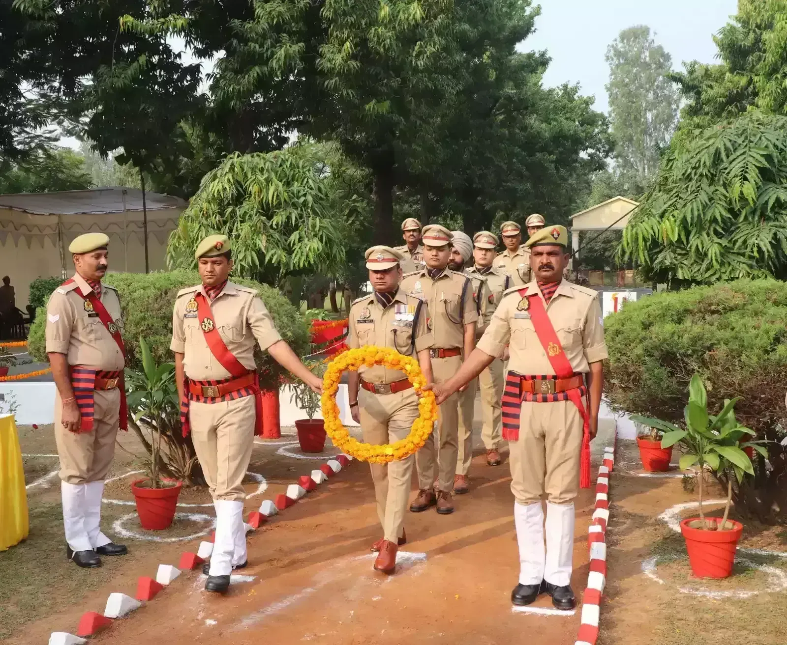 Moradabad: पुलिस वीर सपूतों के सर्वोच्च बलिदान को कभी नहीं भूलेगी: अपर पुलिस महानिदेशक