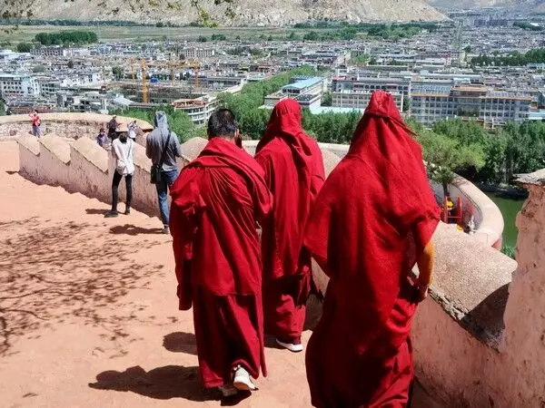 तिब्बती कार्यकर्ता ने China के अवैध रेत खनन पर चिंता जताई