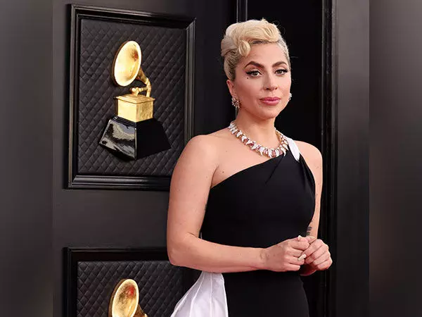 Lady Gaga ने नए टाइटल ट्रैक डिसीज का टीजर जारी किया