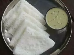 Neer Dosa Recipe: बच्चों और बड़ों को नाश्ते में खिलाएं नीर डोसा