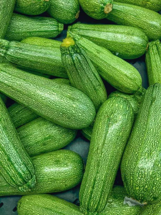 Zucchini रक्तचाप को नियंत्रित करके हृदय स्वास्थ्य की रक्षा करती