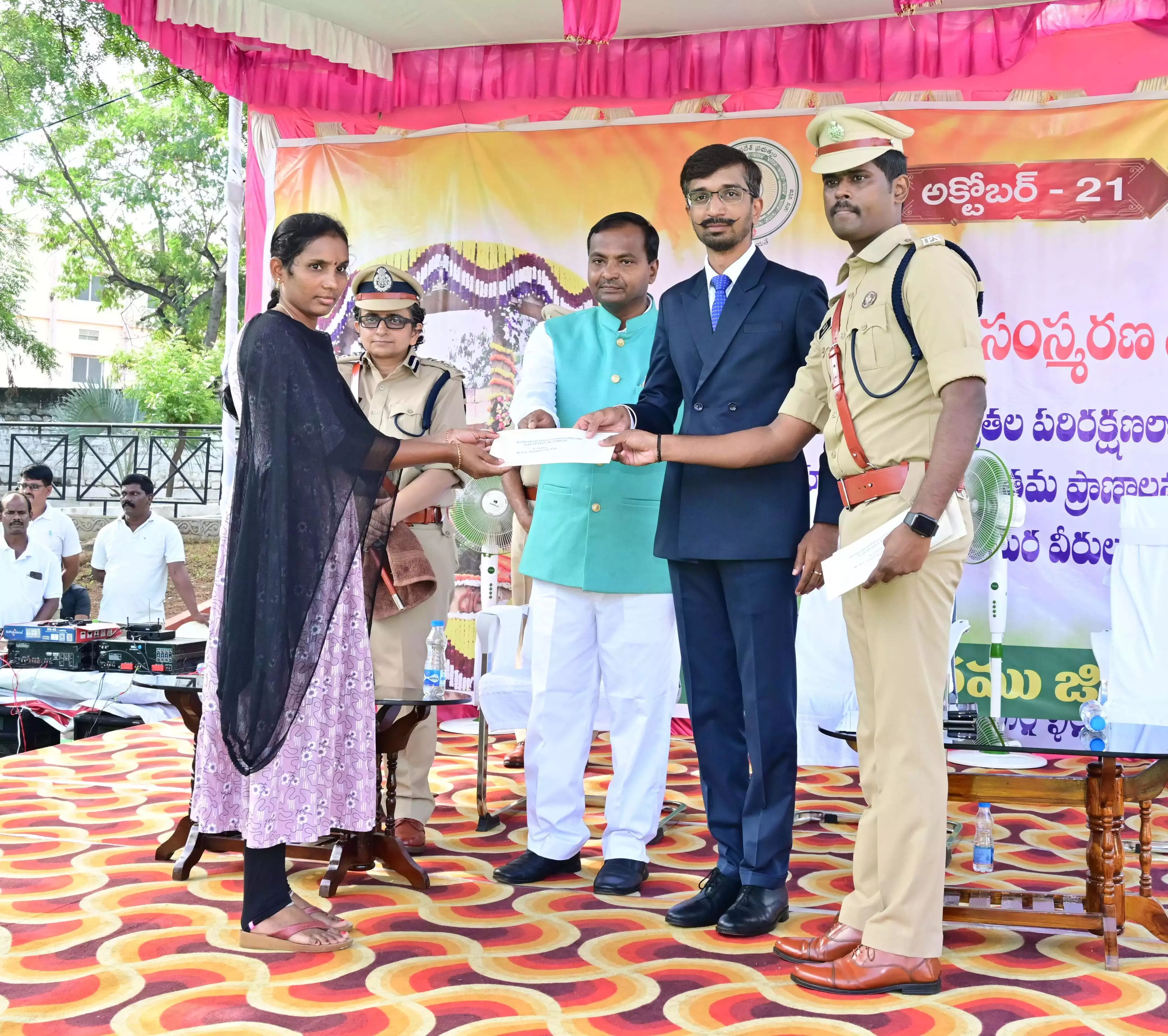 Anantapur जिला सत्र न्यायाधीश ने पुलिस की तुलना भगवान नरसिंह से की Anantapur जिला सत्र न्यायाधीश ने पुलिस की तुलना भगवान नरसिंह से की