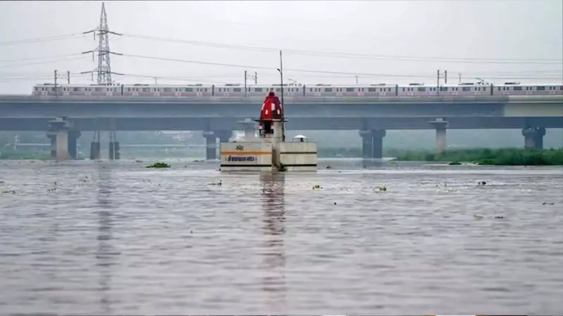 Yamuna Expressway पर नियमित जांच के दौरान 12 किलोग्राम सोने के आभूषण बरामद