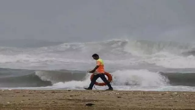 Odisha चक्रवात दाना के संभावित प्रभावों से निपटने के लिए पूरी तरह तैयार