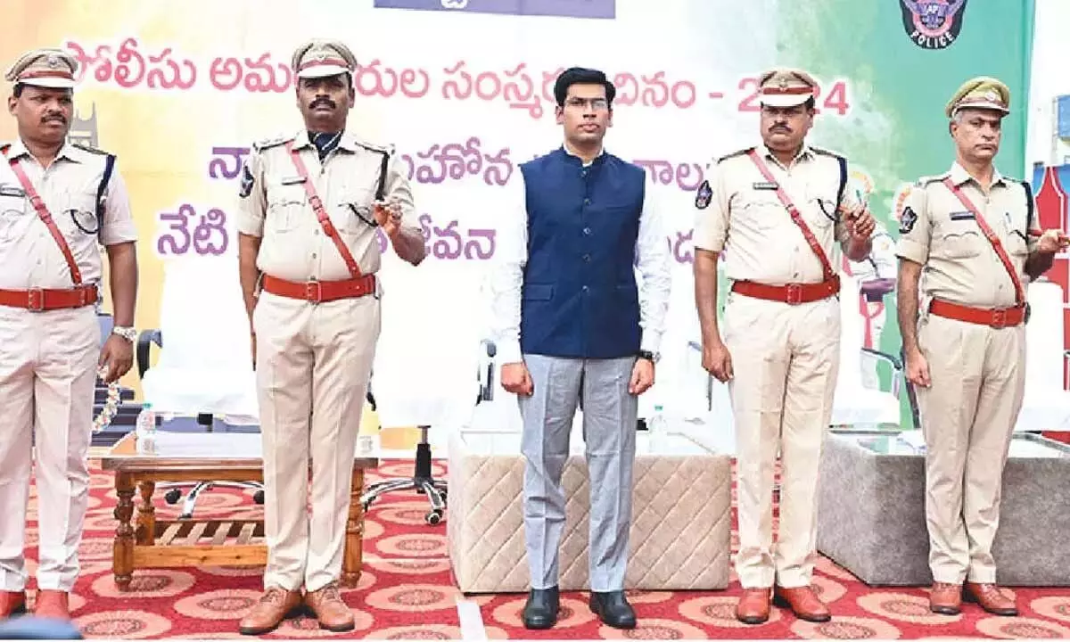 Andhra Pradesh: पुलिस शहीदों के बलिदान की स्मृति दिवस पर सराहना की