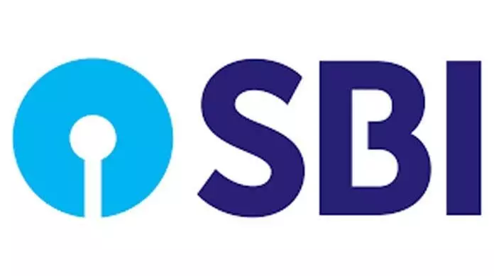 SBI ने सरकारी स्कूल को कंप्यूटर सहित अन्य वस्तुएं प्रदान कीं