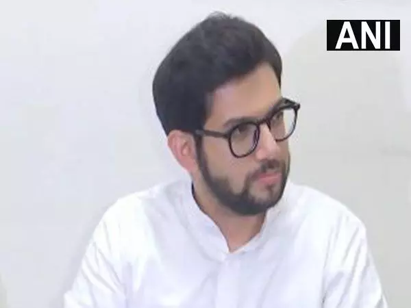 अगर चुनाव आयोग तटस्थ रहेगा तो पता चल जाएगा कि पैसा किसका है: Aditya Thackeray