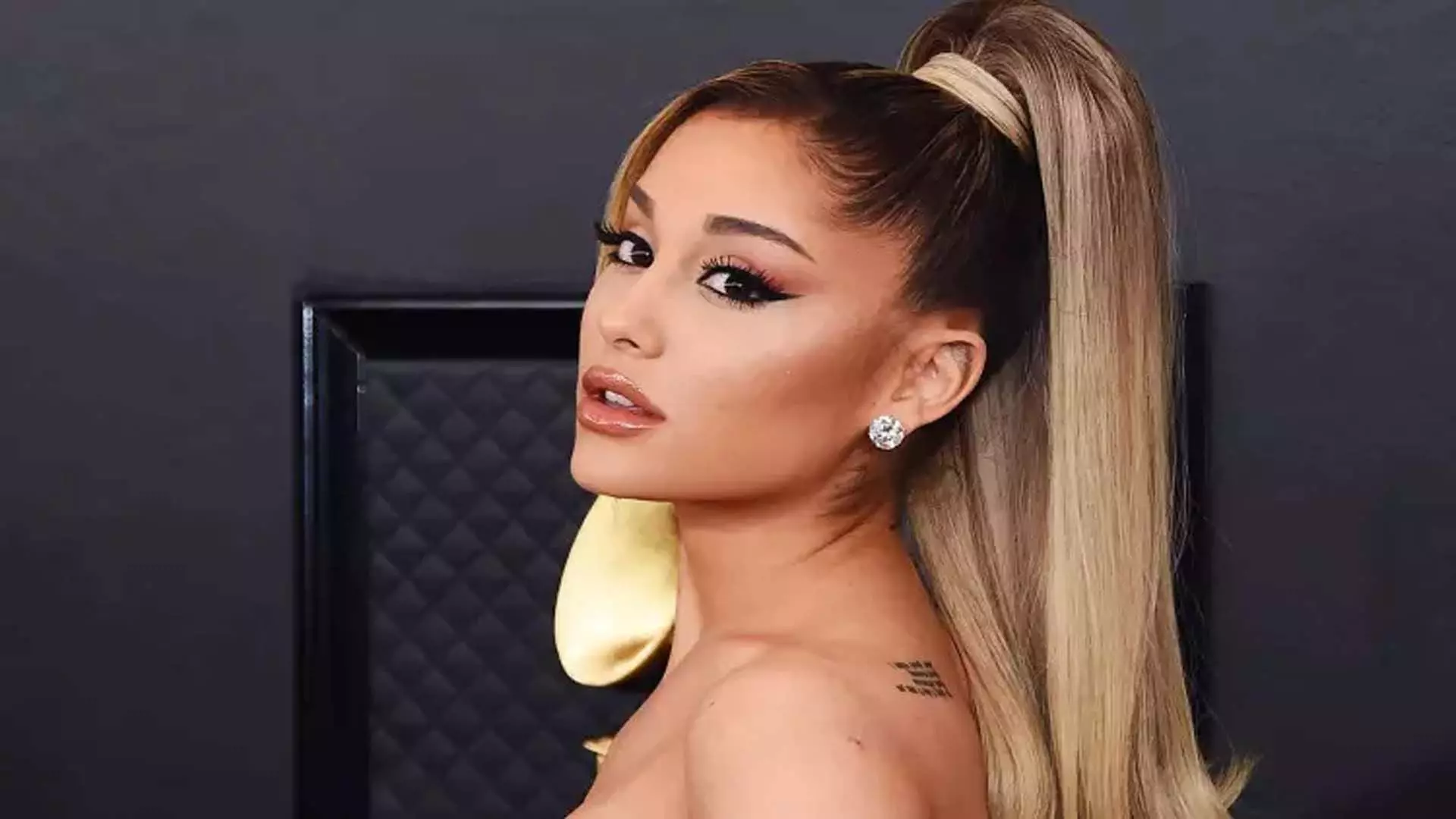 Ariana Grande ने एल्विरा की उनके बैकस्टेज व्यवहार पर की गई टिप्पणियों पर प्रतिक्रिया व्यक्त की