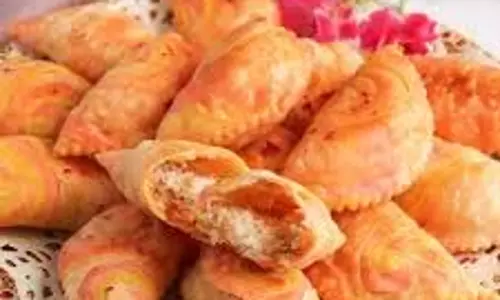 करंजी: दिवाली पर खुशियां बढ़ाएगा यह पारंपरिक व्यंजन करंजी: दिवाली पर खुशियां बढ़ाएगा यह पारंपरिक व्यंजन