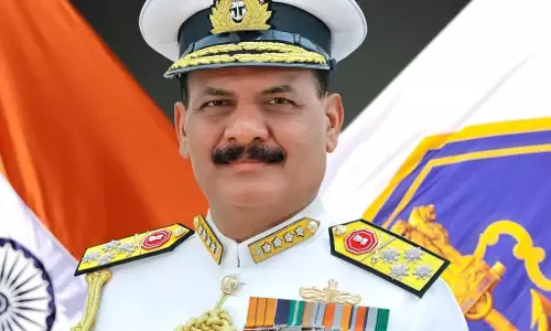 Delhi: रक्षा सहयोग बढ़ाने के लिए भारतीय नौसेना प्रमुख यूएई दौरे पर