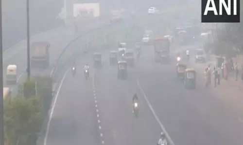 Delhi की वायु गुणवत्ता बहुत खराब श्रेणी में पहुँच गई; राष्ट्रीय राजधानी में छाई धुंध