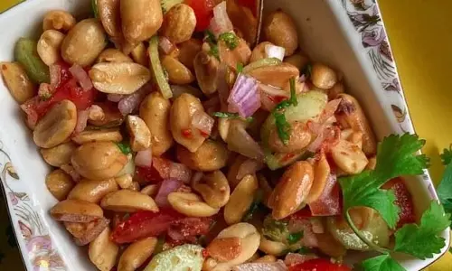 evening snack: शाम के नाश्ते के लिए बेस्ट ऑप्शन है मूंगफली चाट evening snack: शाम के नाश्ते के लिए बेस्ट ऑप्शन है मूंगफली चाट