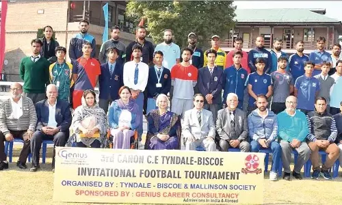 J&K: तीसरा टिंडेल-बिस्को फुटबॉल टूर्नामेंट शुरू हुआ J&K: तीसरा टिंडेल-बिस्को फुटबॉल टूर्नामेंट शुरू हुआ