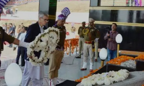 Chief Minister ने पुलिस शहीदों को श्रद्धांजलि अर्पित की: सरकारी प्रवक्ता Chief Minister ने पुलिस शहीदों को श्रद्धांजलि अर्पित की: सरकारी प्रवक्ता