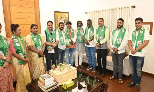 Jharkhand : पूर्व भाजपा नेता डॉ. लोइस मरांडी, कुणाल सारंगी झामुमो में शामिल