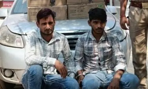 Muzaffarnagar: ढाई लाख की अवैध शराब के साथ दो तस्कर गिरफ्तार Muzaffarnagar: ढाई लाख की अवैध शराब के साथ दो तस्कर गिरफ्तार