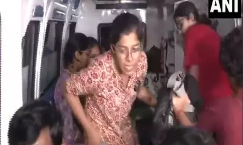 बंगाल के जूनियर डॉक्टरों ने CM Banerjee से मुलाकात के बाद अपनी भूख हड़ताल समाप्त की