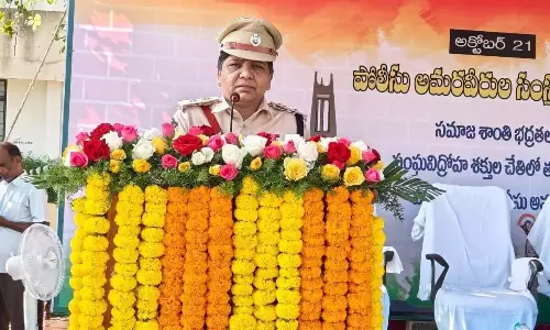 Andhra: पुलिस से समाज के लिए अपना जीवन समर्पित करने का आह्वान Andhra: पुलिस से समाज के लिए अपना जीवन समर्पित करने का आह्वान