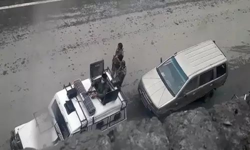 काउंटर-इंटेलिजेंस यूनिट ने Kashmir में छापेमारी की, आतंकी संगठन से जुड़े भर्तीकर्ताओं को पकड़ा