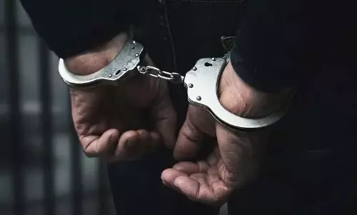 TG: छात्राओं से दुर्व्यवहार के आरोप में सरकारी शिक्षक गिरफ्तार TG: छात्राओं से दुर्व्यवहार के आरोप में सरकारी शिक्षक गिरफ्तार