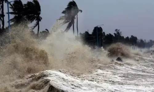 Bengal: चक्रवाती तूफान आरम्भ इन राज्य में 3 दिन तक स्कूल बंद, 120 KM की स्पीड से चलेंगी हवाएं