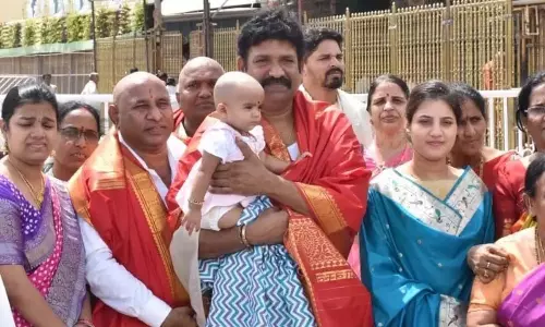 Andhra: तेलंगाना उच्च न्यायालय के न्यायाधीश ने तिरुमाला का दौरा किया Andhra: तेलंगाना उच्च न्यायालय के न्यायाधीश ने तिरुमाला का दौरा किया
