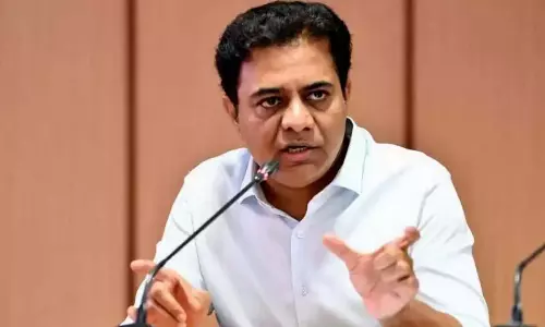 KTR ने तेलंगाना के आर्थिक विकास को रोकने के लिए कांग्रेस की आलोचना की KTR ने तेलंगाना के आर्थिक विकास को रोकने के लिए कांग्रेस की आलोचना की