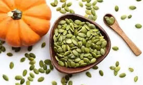 कैल्शियम से भरपूर इन कद्दू के बीजों को खाने से आपकी  जीवन से भर जाएंगी