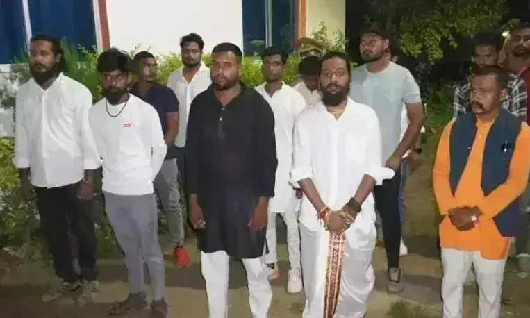 Ballia: पुलिस अधीक्षक के कार्यालय पहुंचे शख्स ने सोमवार देर शाम बवाल काटा Ballia: पुलिस अधीक्षक के कार्यालय पहुंचे शख्स ने सोमवार देर शाम बवाल काटा
