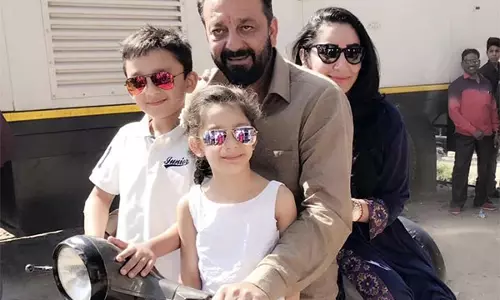 Sanjay Dutt ने जुड़वां बच्चों शाहरान और इकरा का 14वां जन्मदिन मनाया