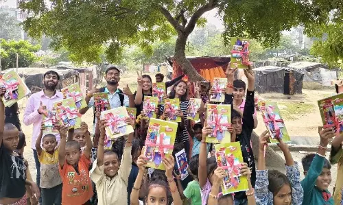 Noida: शिक्षा, स्वास्थ्य और स्वच्छता को लेकर जीएल बजाज ने चलाया जागरूकता अभियान Noida: शिक्षा, स्वास्थ्य और स्वच्छता को लेकर जीएल बजाज ने चलाया जागरूकता अभियान