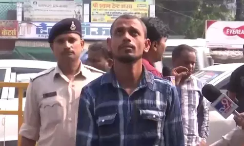 BIG BREAKING: ‘पाकिस्तान जिंदाबाद’ नारा लगाने वाले ने HC के आदेश पर थाने पहुंचकर 21 बार दी तिरंगे को सलामी BIG BREAKING: ‘पाकिस्तान जिंदाबाद’ नारा लगाने वाले ने HC के आदेश पर थाने पहुंचकर 21 बार दी तिरंगे को सलामी